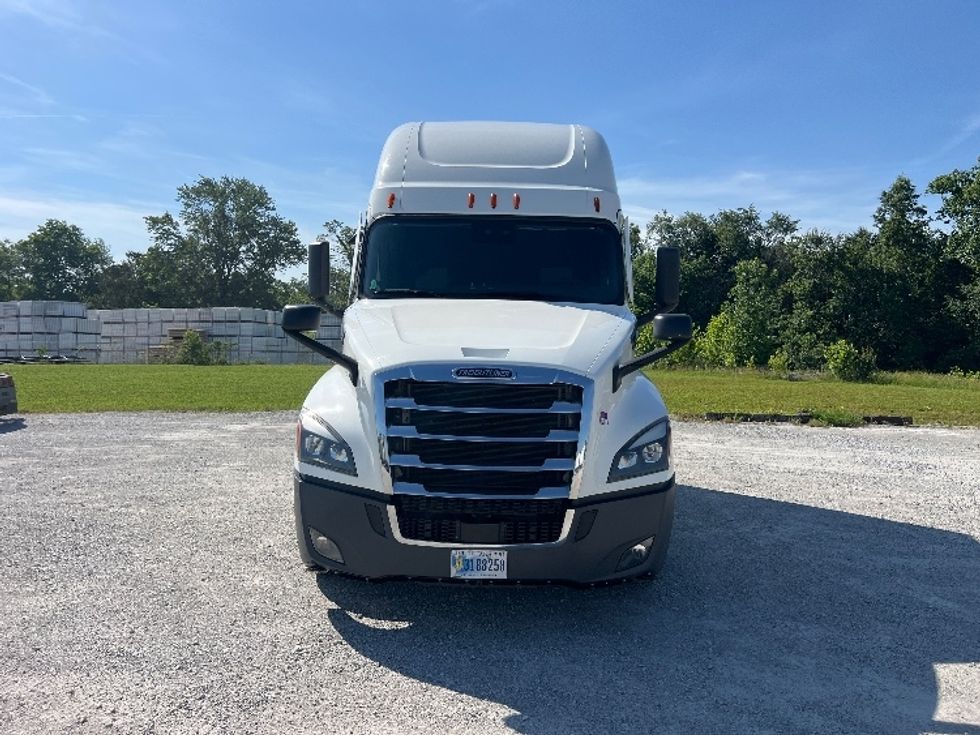 Sleeper Tractor-Heavy Duty Tractors-Freightliner-2022-T12664ST-Sellersburg-IN-736,926\n\t\tmiles-$ 48,750 - Image 2