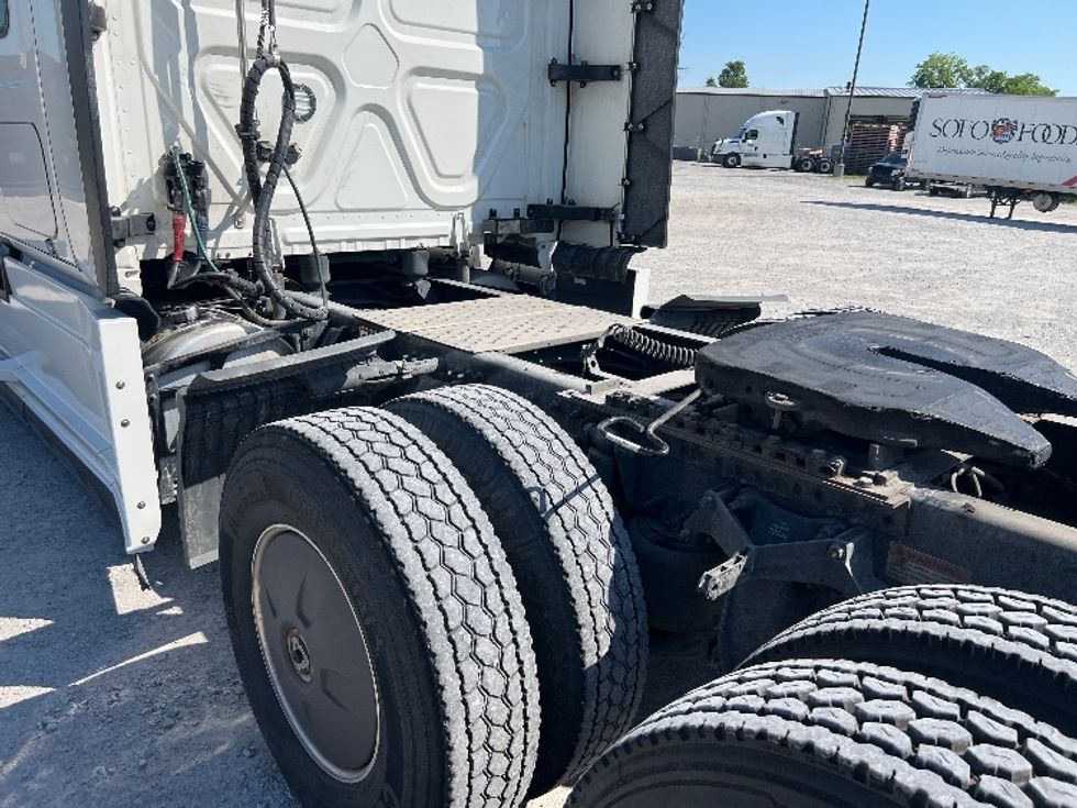 Sleeper Tractor-Heavy Duty Tractors-Freightliner-2022-T12664ST-Sellersburg-IN-736,926\n\t\tmiles-$ 48,750 - Image 22