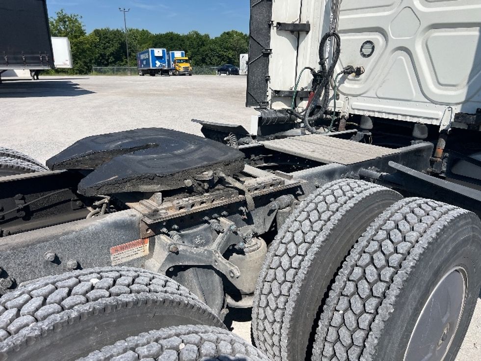 Sleeper Tractor-Heavy Duty Tractors-Freightliner-2022-T12664ST-Sellersburg-IN-736,926\n\t\tmiles-$ 48,750 - Image 23