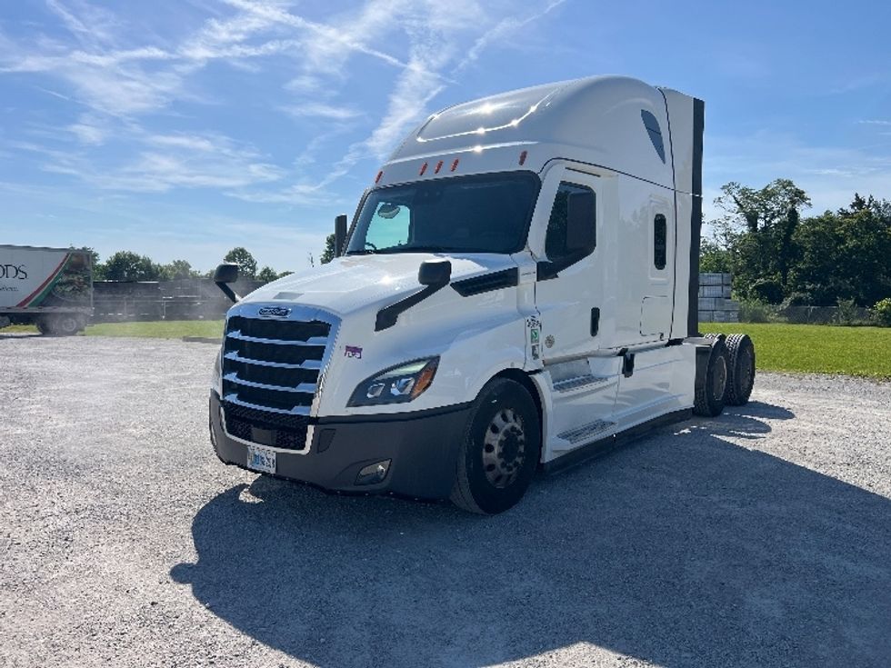 Sleeper Tractor-Heavy Duty Tractors-Freightliner-2022-T12664ST-Sellersburg-IN-736,926\n\t\tmiles-$ 48,750 - Image 3