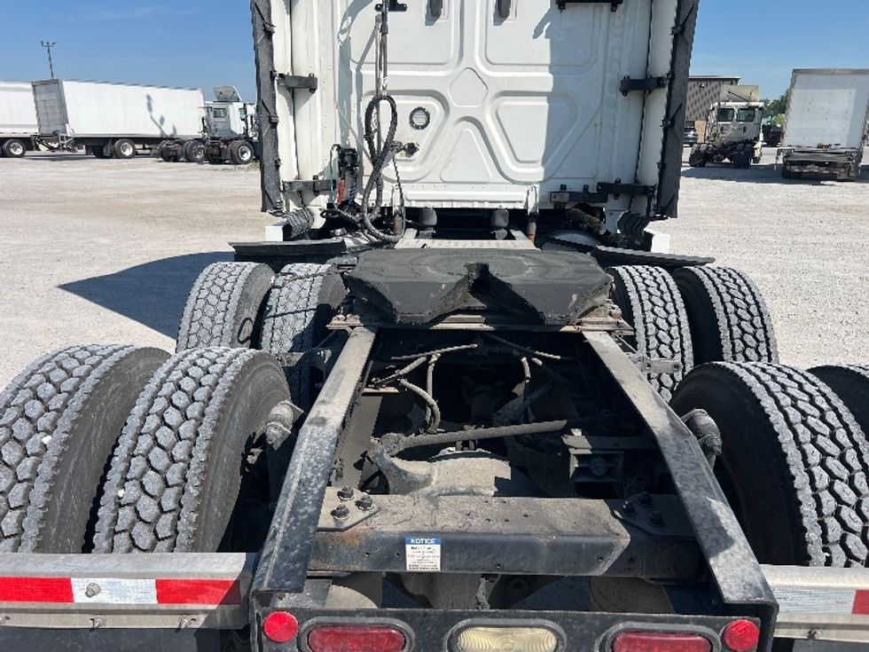 Sleeper Tractor-Heavy Duty Tractors-Freightliner-2022-T12664ST-Sellersburg-IN-736,926\n\t\tmiles-$ 48,750 - Image 6