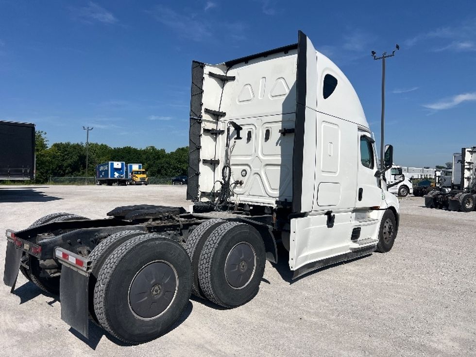 Sleeper Tractor-Heavy Duty Tractors-Freightliner-2022-T12664ST-Sellersburg-IN-736,926\n\t\tmiles-$ 48,750 - Image 7