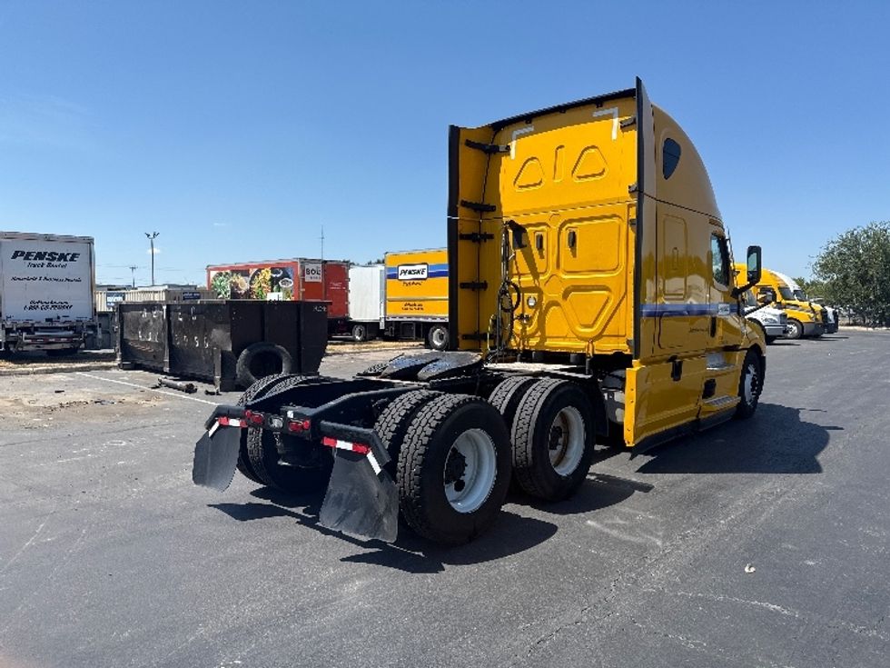 Sleeper Tractor-Heavy Duty Tractors-Freightliner-2022-T12664ST-Selma-TX-669,505\n\t\tmiles-$ 48,000 - Image 7
