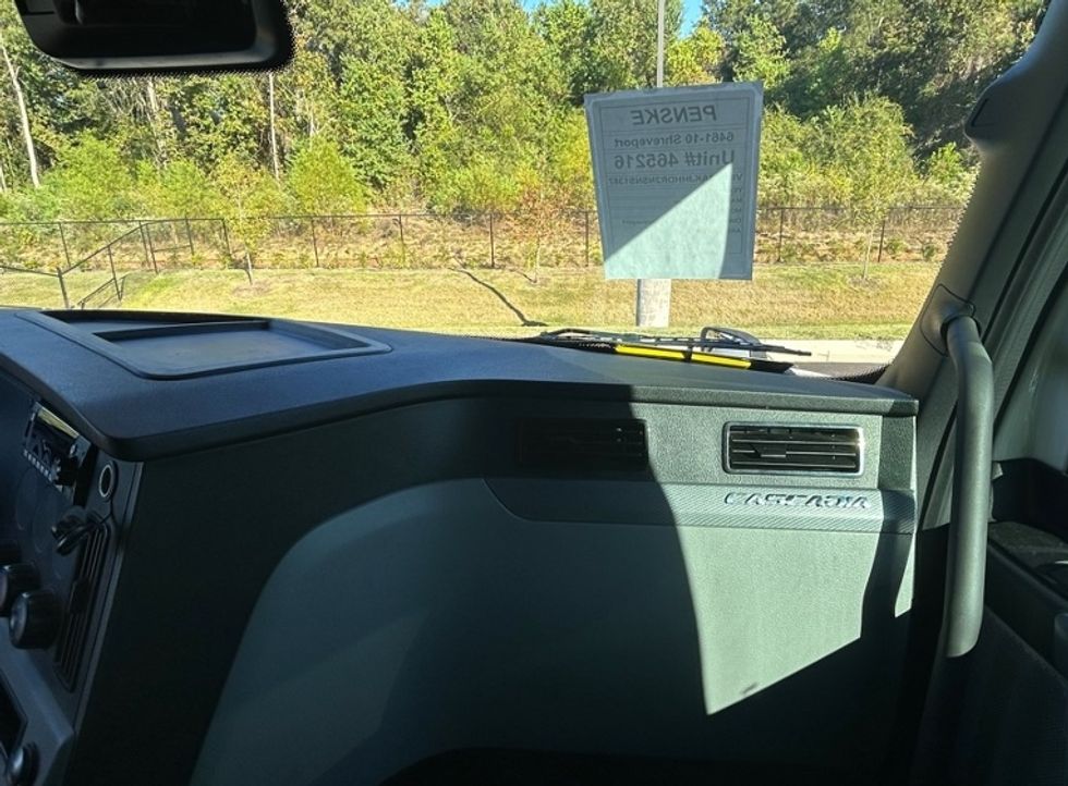 Sleeper Tractor-Heavy Duty Tractors-Freightliner-2022-T12664ST-Shreveport-LA-368,832\n\t\tmiles-$ 90,000 - Image 13