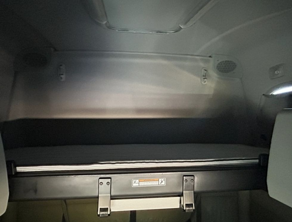 Sleeper Tractor-Heavy Duty Tractors-Freightliner-2022-T12664ST-Shreveport-LA-368,832\n\t\tmiles-$ 90,000 - Image 16