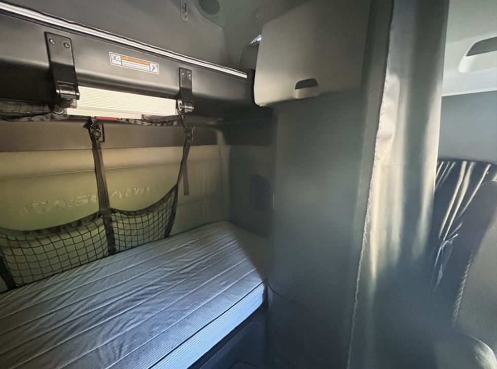 Sleeper Tractor-Heavy Duty Tractors-Freightliner-2022-T12664ST-Shreveport-LA-368,832\n\t\tmiles-$ 90,000 - Image 17