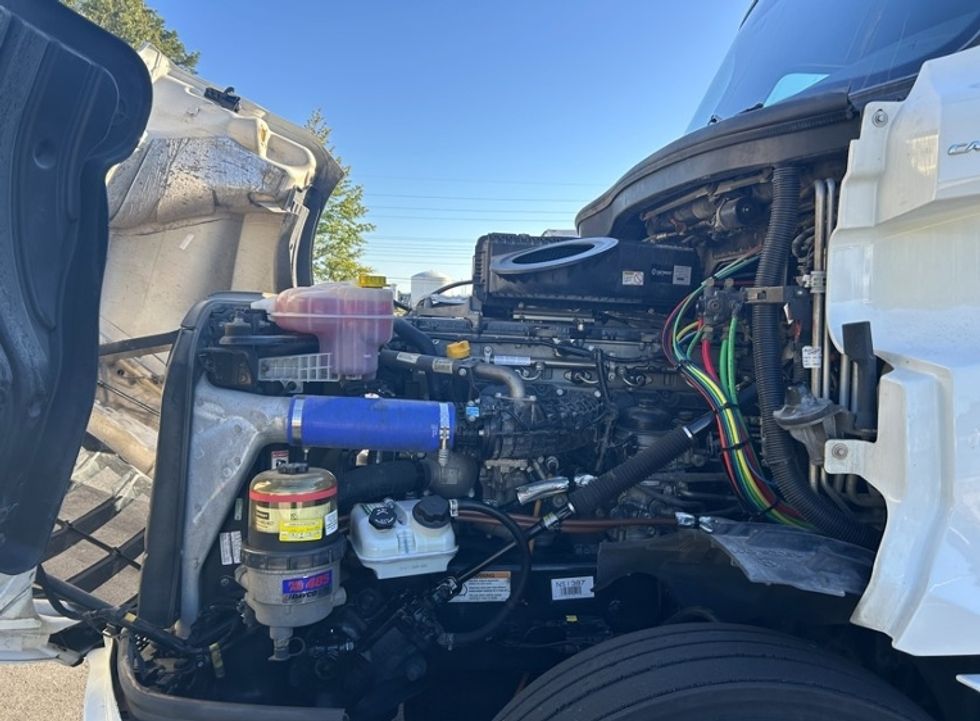 Sleeper Tractor-Heavy Duty Tractors-Freightliner-2022-T12664ST-Shreveport-LA-368,832\n\t\tmiles-$ 90,000 - Image 19