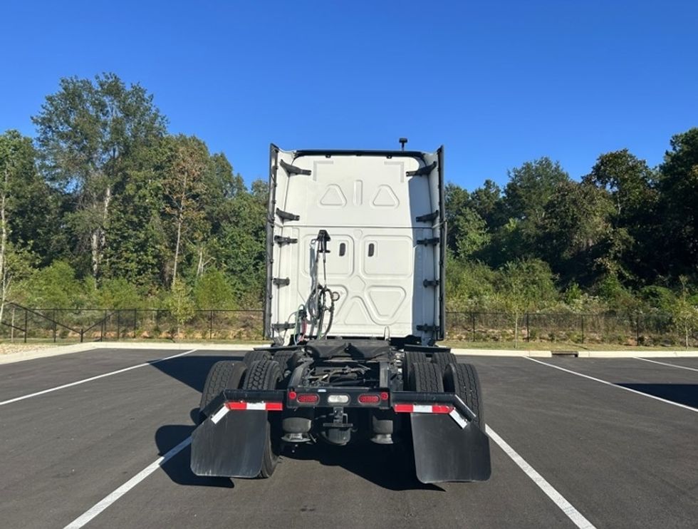 Sleeper Tractor-Heavy Duty Tractors-Freightliner-2022-T12664ST-Shreveport-LA-368,832\n\t\tmiles-$ 90,000 - Image 5