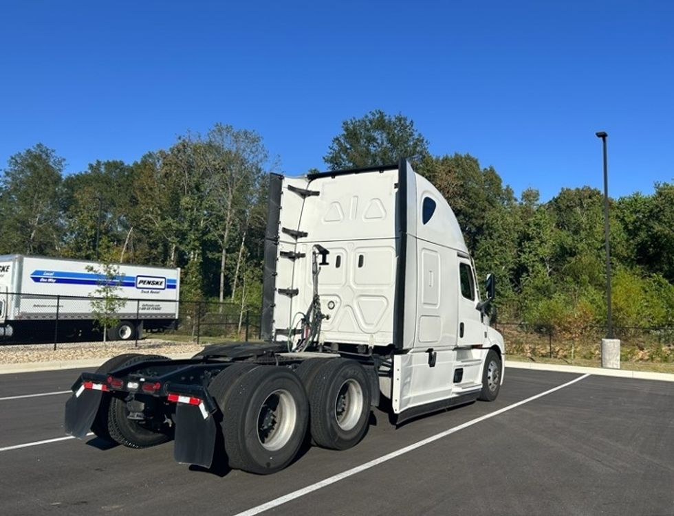 Sleeper Tractor-Heavy Duty Tractors-Freightliner-2022-T12664ST-Shreveport-LA-368,832\n\t\tmiles-$ 90,000 - Image 6