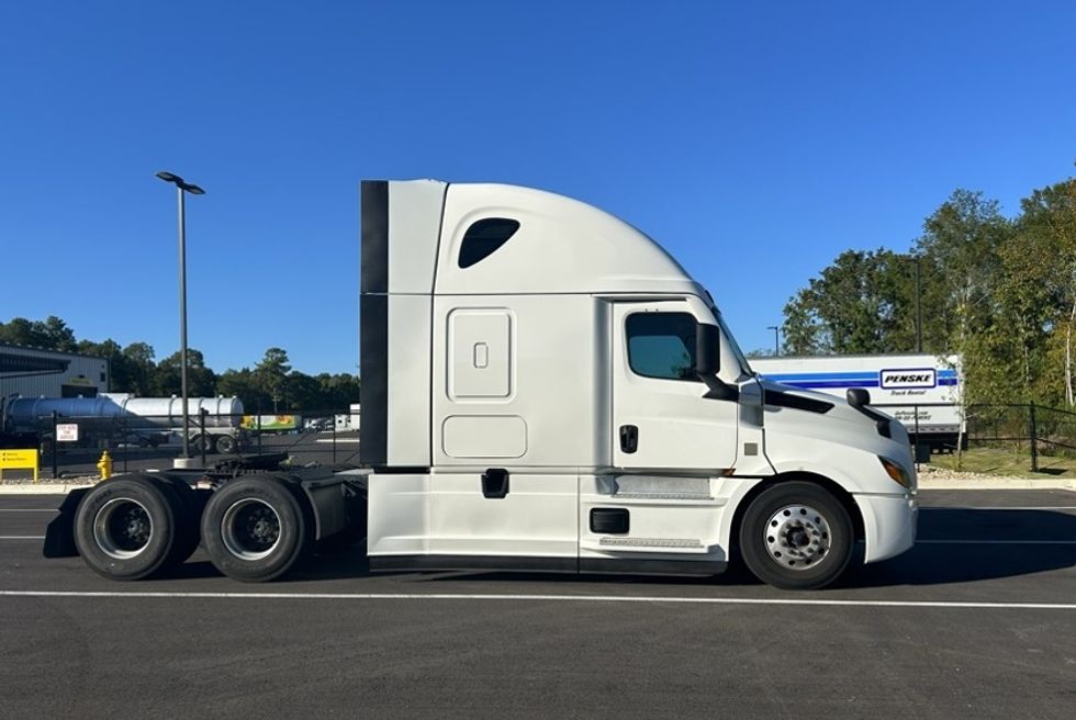 Sleeper Tractor-Heavy Duty Tractors-Freightliner-2022-T12664ST-Shreveport-LA-368,832\n\t\tmiles-$ 90,000 - Image 7