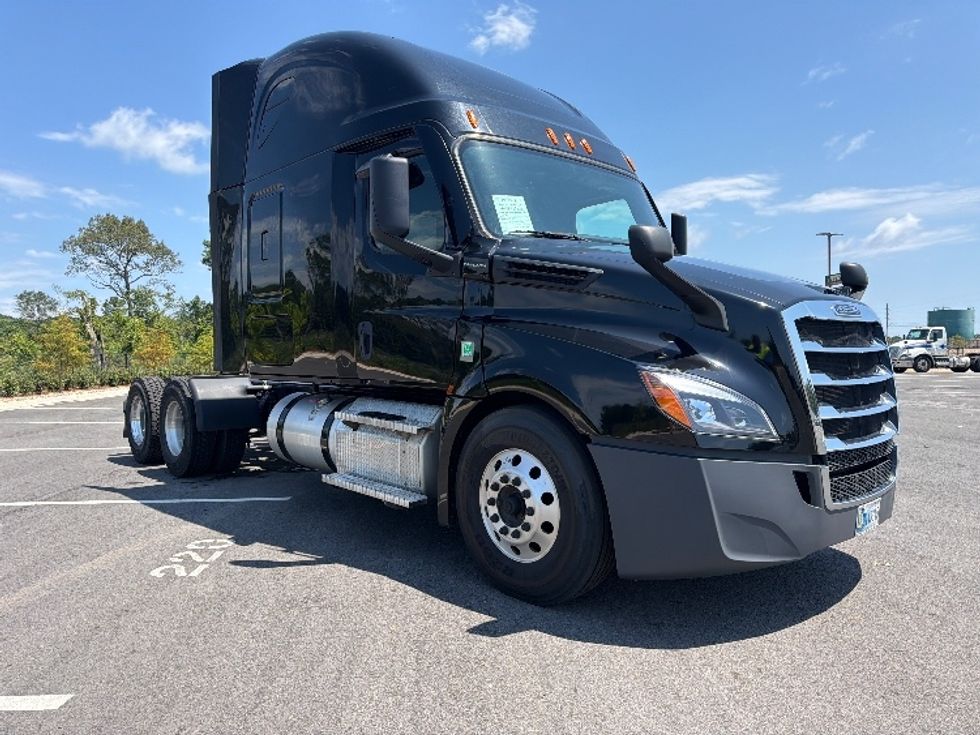 Sleeper Tractor-Heavy Duty Tractors-Freightliner-2022-T12664ST-Shreveport-LA-433,125\n\t\tmiles-$ 85,250 - Image 1