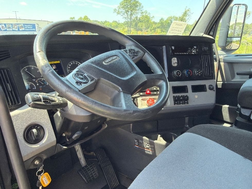 Sleeper Tractor-Heavy Duty Tractors-Freightliner-2022-T12664ST-Shreveport-LA-433,125\n\t\tmiles-$ 85,250 - Image 10