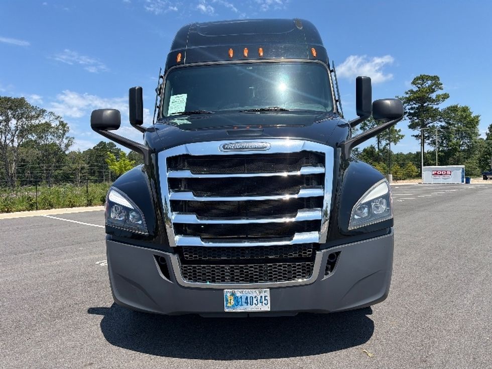 Sleeper Tractor-Heavy Duty Tractors-Freightliner-2022-T12664ST-Shreveport-LA-433,125\n\t\tmiles-$ 85,250 - Image 2