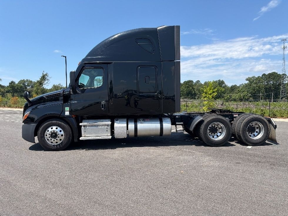 Sleeper Tractor-Heavy Duty Tractors-Freightliner-2022-T12664ST-Shreveport-LA-433,125\n\t\tmiles-$ 85,250 - Image 4