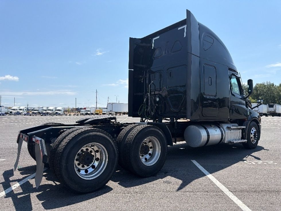 Sleeper Tractor-Heavy Duty Tractors-Freightliner-2022-T12664ST-Shreveport-LA-433,125\n\t\tmiles-$ 85,250 - Image 7