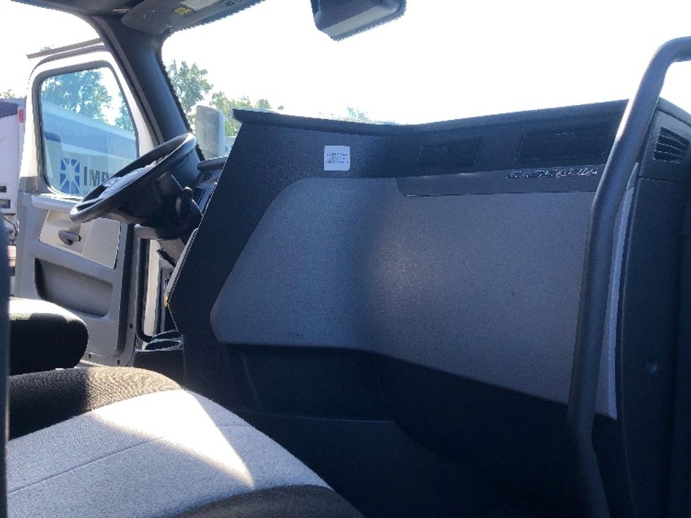 Sleeper Tractor-Heavy Duty Tractors-Freightliner-2022-T12664ST-Shreveport-LA-471,338\n\t\tmiles-$ 77,750 - Image 15