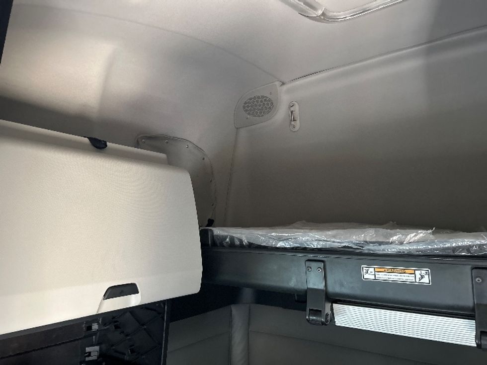 Sleeper Tractor-Heavy Duty Tractors-Freightliner-2022-T12664ST-Shreveport-LA-471,338\n\t\tmiles-$ 77,750 - Image 23