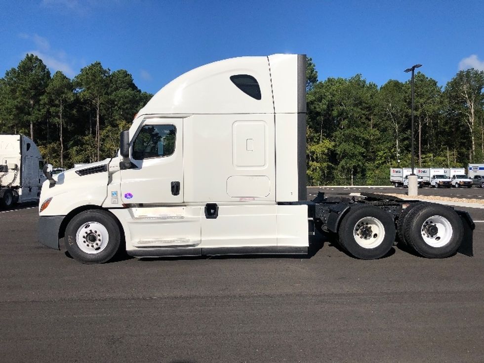 Sleeper Tractor-Heavy Duty Tractors-Freightliner-2022-T12664ST-Shreveport-LA-471,338\n\t\tmiles-$ 77,750 - Image 4