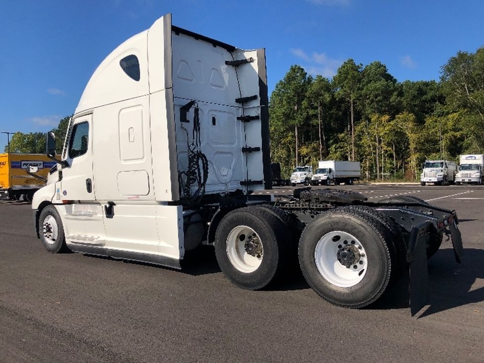 Sleeper Tractor-Heavy Duty Tractors-Freightliner-2022-T12664ST-Shreveport-LA-471,338\n\t\tmiles-$ 77,750 - Image 5