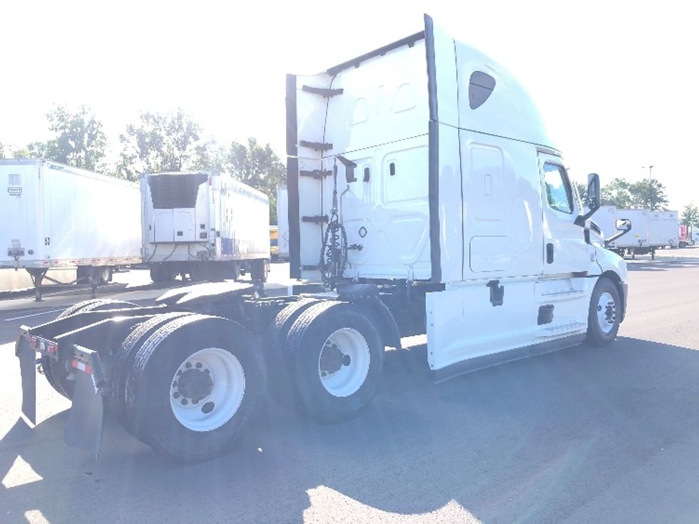 Sleeper Tractor-Heavy Duty Tractors-Freightliner-2022-T12664ST-Shreveport-LA-471,338\n\t\tmiles-$ 77,750 - Image 7