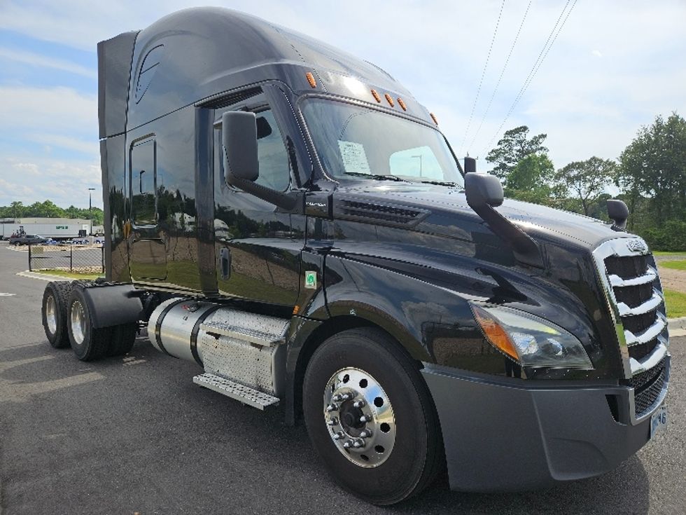 Sleeper Tractor-Heavy Duty Tractors-Freightliner-2022-T12664ST-Shreveport-LA-507,303\n\t\tmiles-$ 68,750 - Image 1