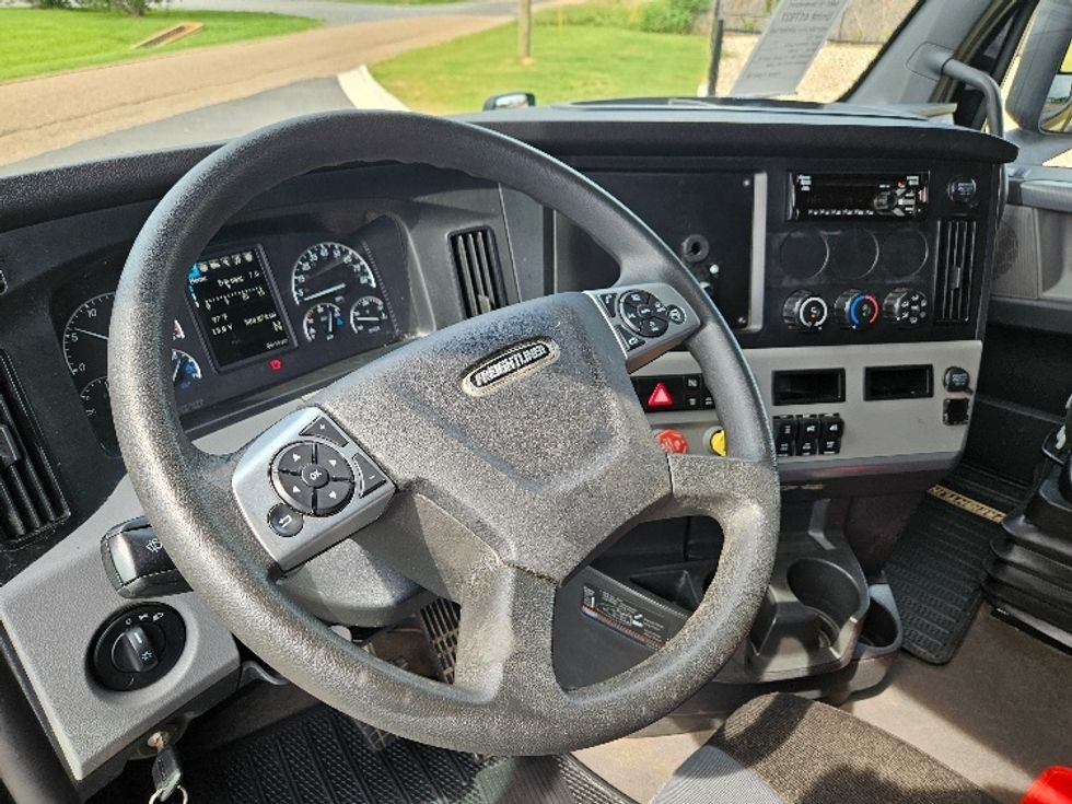 Sleeper Tractor-Heavy Duty Tractors-Freightliner-2022-T12664ST-Shreveport-LA-507,303\n\t\tmiles-$ 68,750 - Image 11