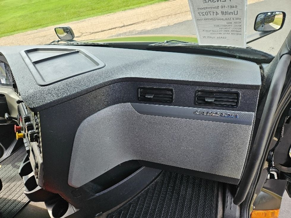 Sleeper Tractor-Heavy Duty Tractors-Freightliner-2022-T12664ST-Shreveport-LA-507,303\n\t\tmiles-$ 68,750 - Image 14
