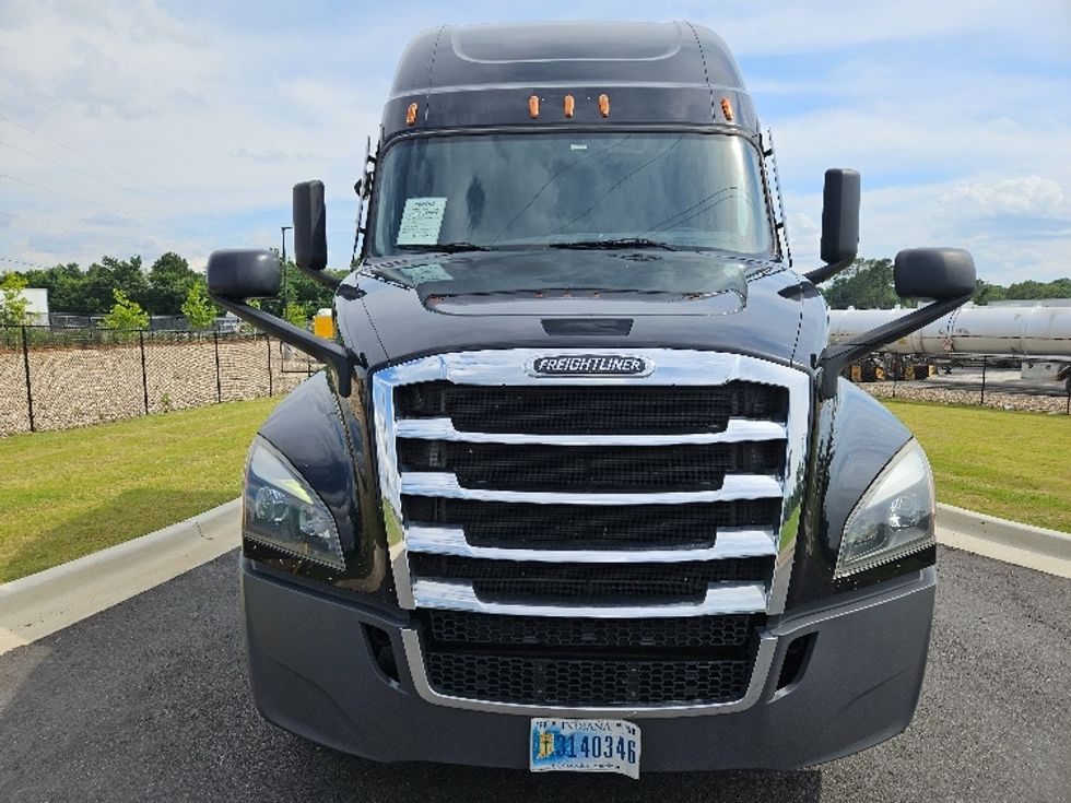 Sleeper Tractor-Heavy Duty Tractors-Freightliner-2022-T12664ST-Shreveport-LA-507,303\n\t\tmiles-$ 68,750 - Image 2