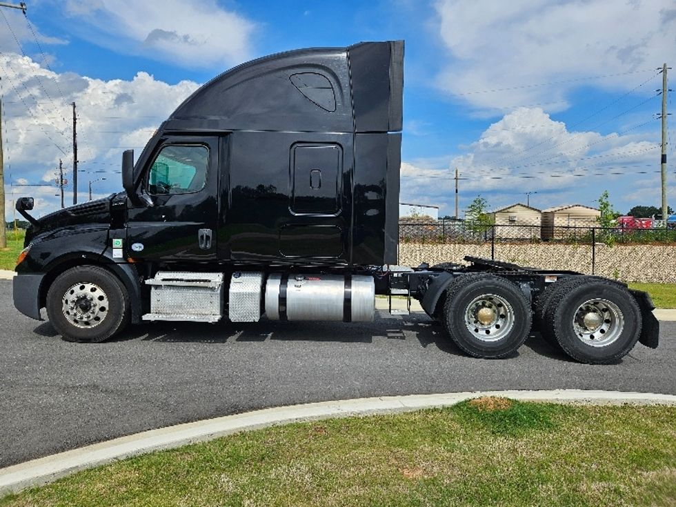 Sleeper Tractor-Heavy Duty Tractors-Freightliner-2022-T12664ST-Shreveport-LA-507,303\n\t\tmiles-$ 68,750 - Image 4