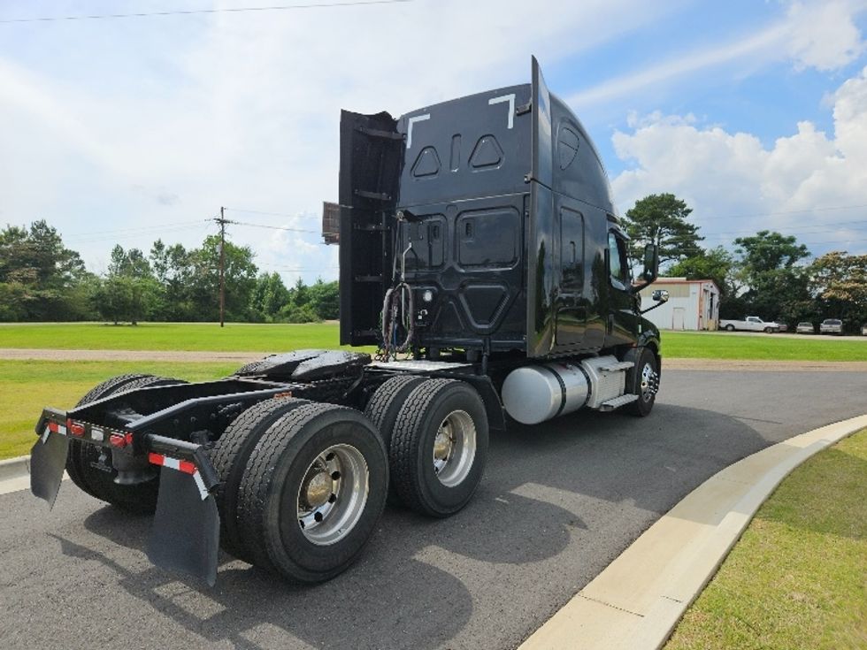 Sleeper Tractor-Heavy Duty Tractors-Freightliner-2022-T12664ST-Shreveport-LA-507,303\n\t\tmiles-$ 68,750 - Image 7