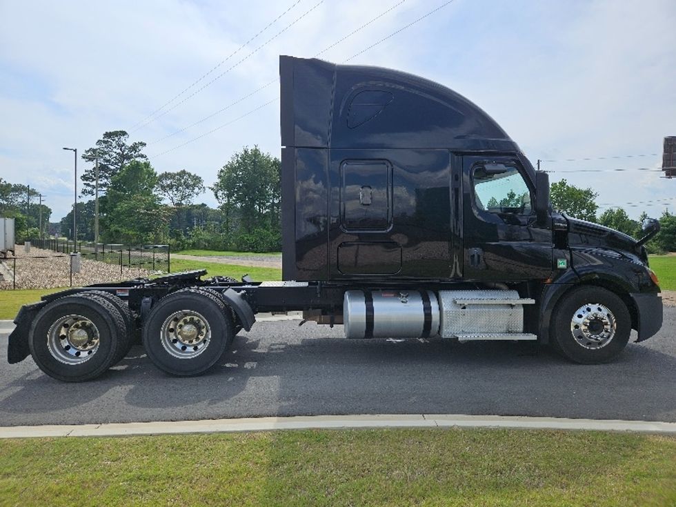 Sleeper Tractor-Heavy Duty Tractors-Freightliner-2022-T12664ST-Shreveport-LA-507,303\n\t\tmiles-$ 68,750 - Image 8
