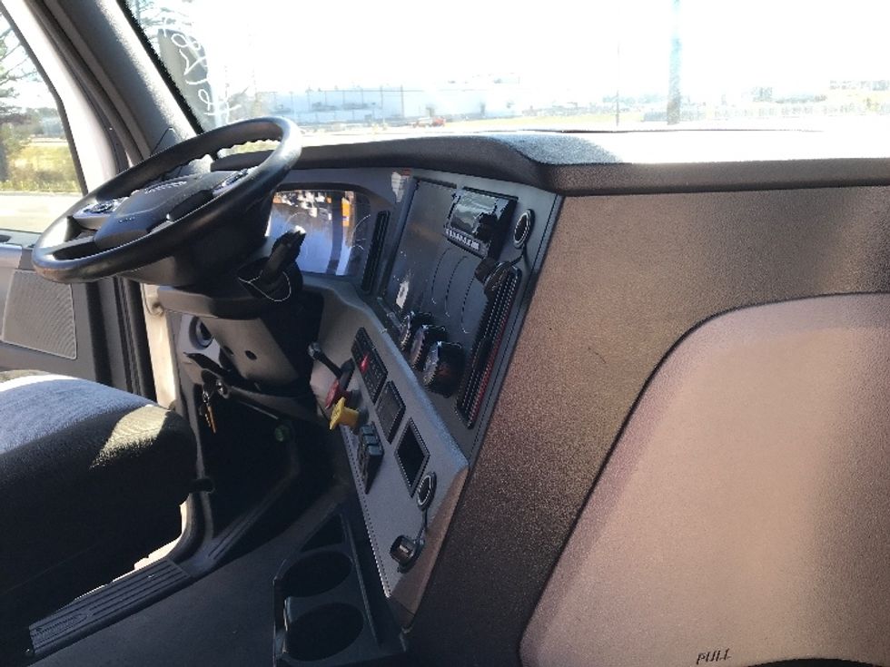 Sleeper Tractor-Heavy Duty Tractors-Freightliner-2022-T12664ST-Shreveport-LA-725,044\n\t\tmiles-$ 48,000 - Image 15