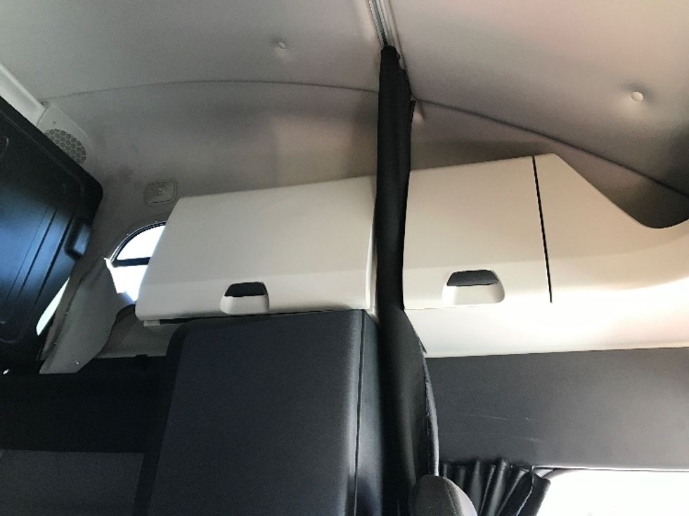 Sleeper Tractor-Heavy Duty Tractors-Freightliner-2022-T12664ST-Shreveport-LA-725,044\n\t\tmiles-$ 48,000 - Image 18