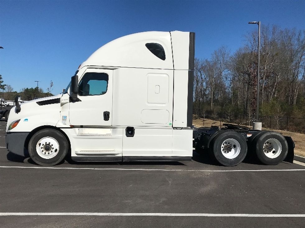 Sleeper Tractor-Heavy Duty Tractors-Freightliner-2022-T12664ST-Shreveport-LA-725,044\n\t\tmiles-$ 48,000 - Image 4