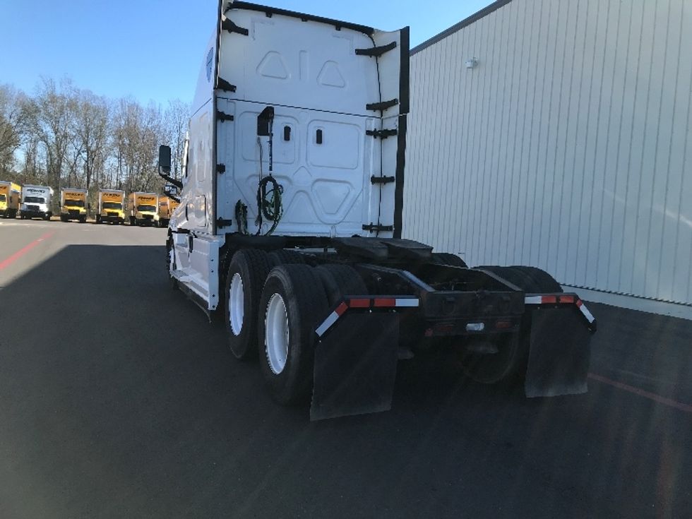 Sleeper Tractor-Heavy Duty Tractors-Freightliner-2022-T12664ST-Shreveport-LA-725,044\n\t\tmiles-$ 48,000 - Image 5