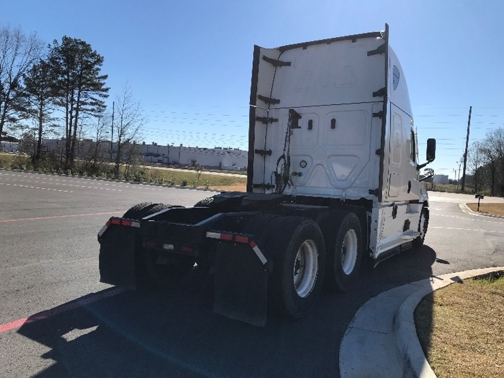 Sleeper Tractor-Heavy Duty Tractors-Freightliner-2022-T12664ST-Shreveport-LA-725,044\n\t\tmiles-$ 48,000 - Image 7