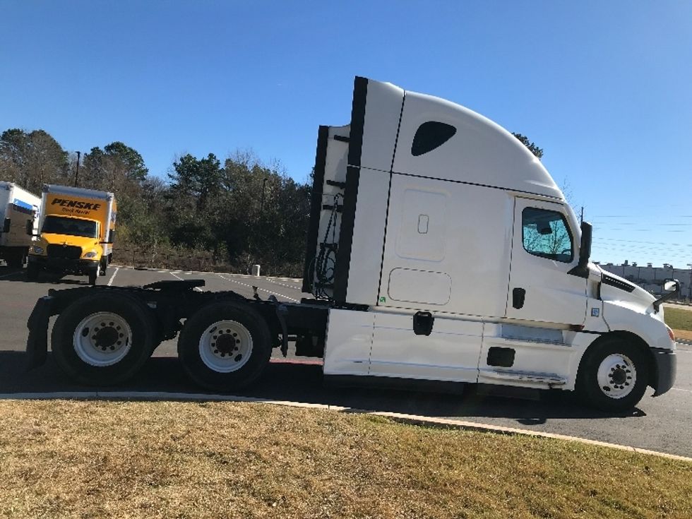 Sleeper Tractor-Heavy Duty Tractors-Freightliner-2022-T12664ST-Shreveport-LA-725,044\n\t\tmiles-$ 48,000 - Image 8