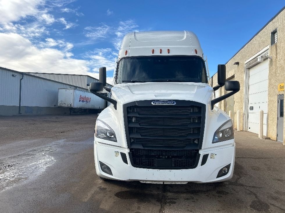 Sleeper Tractor-Heavy Duty Tractors-Freightliner-2022-T12664ST-Sioux Falls-SD-541,197\n\t\tmiles-$ 65,000 - Image 2