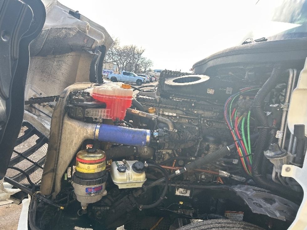 Sleeper Tractor-Heavy Duty Tractors-Freightliner-2022-T12664ST-Sioux Falls-SD-541,197\n\t\tmiles-$ 65,000 - Image 21