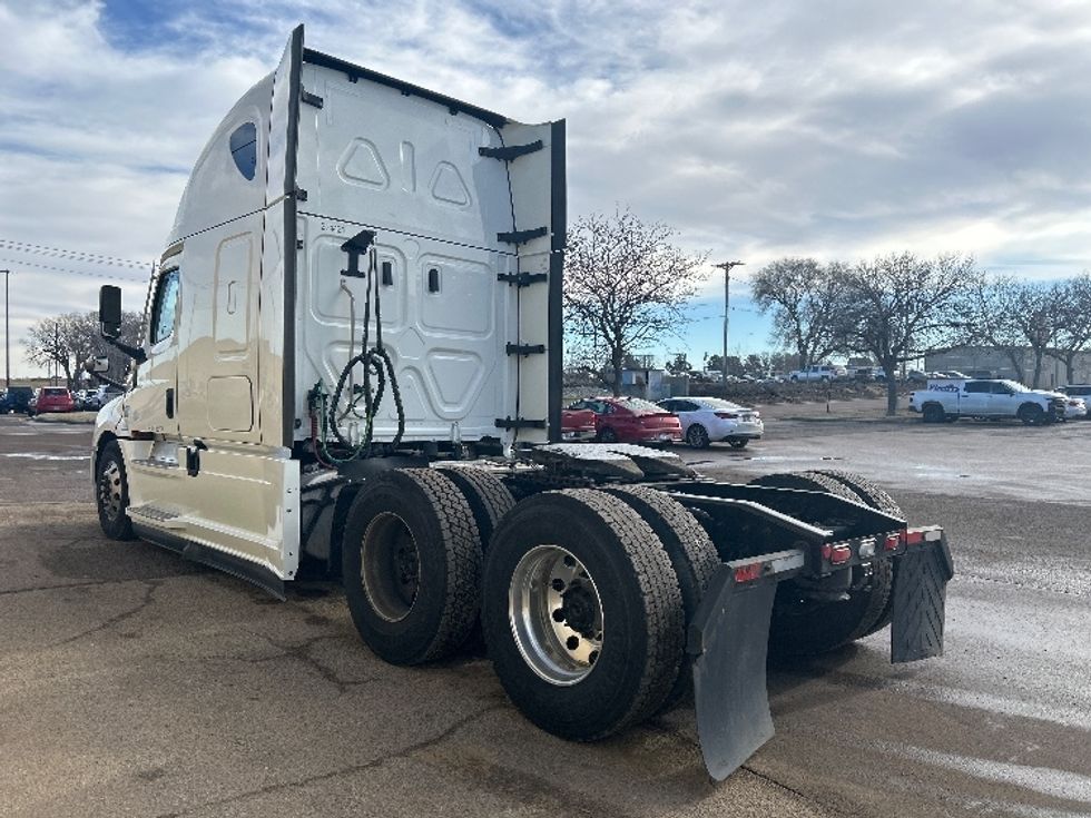 Sleeper Tractor-Heavy Duty Tractors-Freightliner-2022-T12664ST-Sioux Falls-SD-541,197\n\t\tmiles-$ 65,000 - Image 5