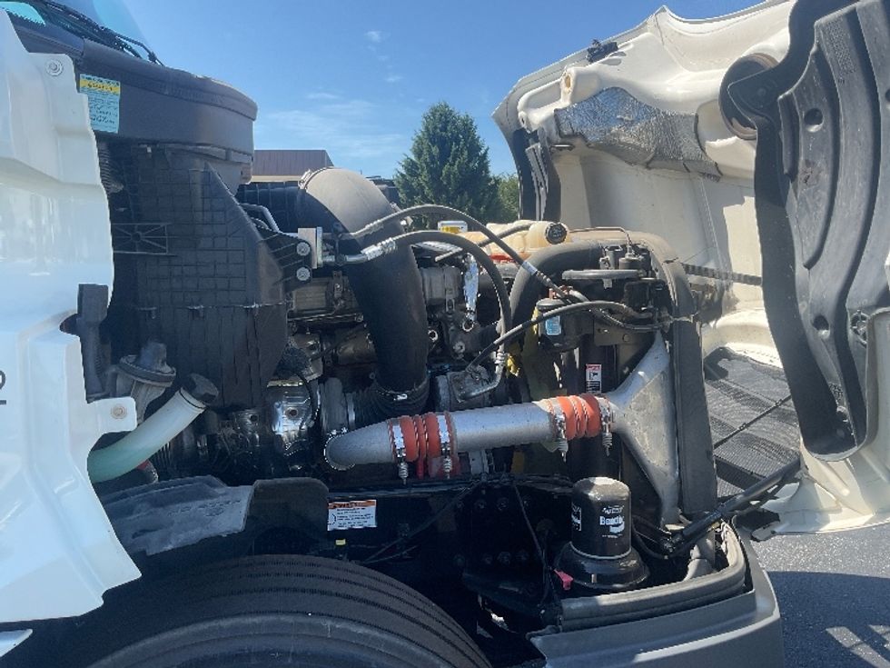 Sleeper Tractor-Heavy Duty Tractors-Freightliner-2022-T12664ST-South Bend-IN-339,874\n\t\tmiles-$ 85,500 - Image 20