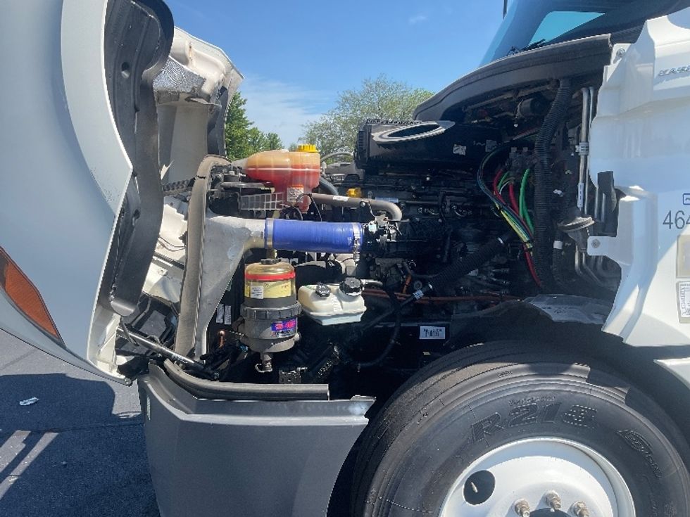 Sleeper Tractor-Heavy Duty Tractors-Freightliner-2022-T12664ST-South Bend-IN-339,874\n\t\tmiles-$ 85,500 - Image 21