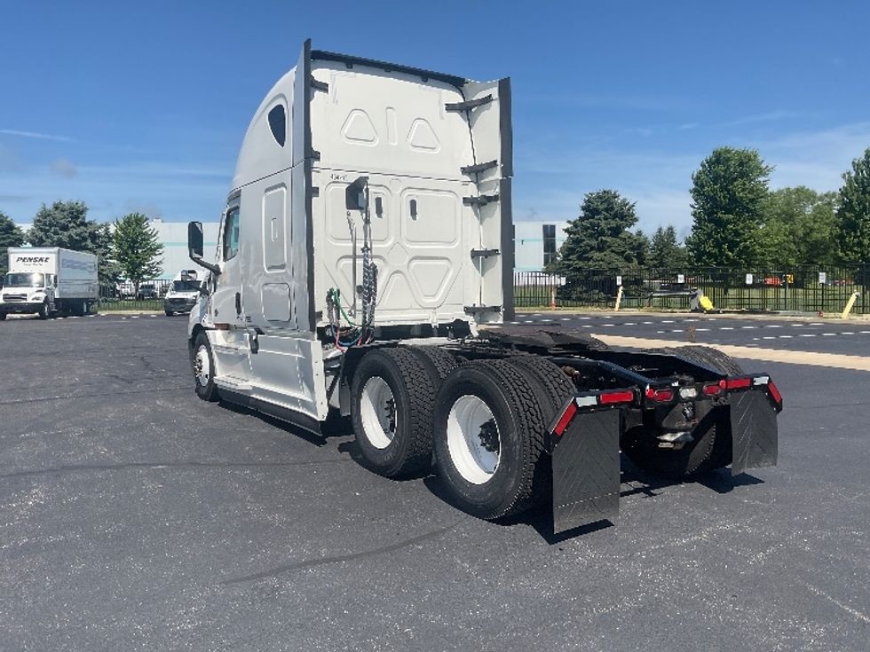 Sleeper Tractor-Heavy Duty Tractors-Freightliner-2022-T12664ST-South Bend-IN-339,874\n\t\tmiles-$ 85,500 - Image 5