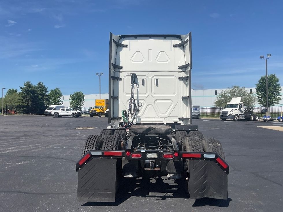 Sleeper Tractor-Heavy Duty Tractors-Freightliner-2022-T12664ST-South Bend-IN-339,874\n\t\tmiles-$ 85,500 - Image 6