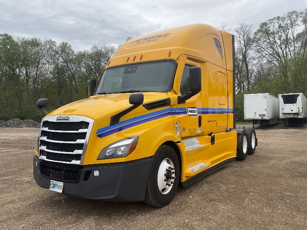 Sleeper Tractor-Heavy Duty Tractors-Freightliner-2022-T12664ST-South Bend-IN-438,281\n\t\tmiles-$ 69,500 - Image 3