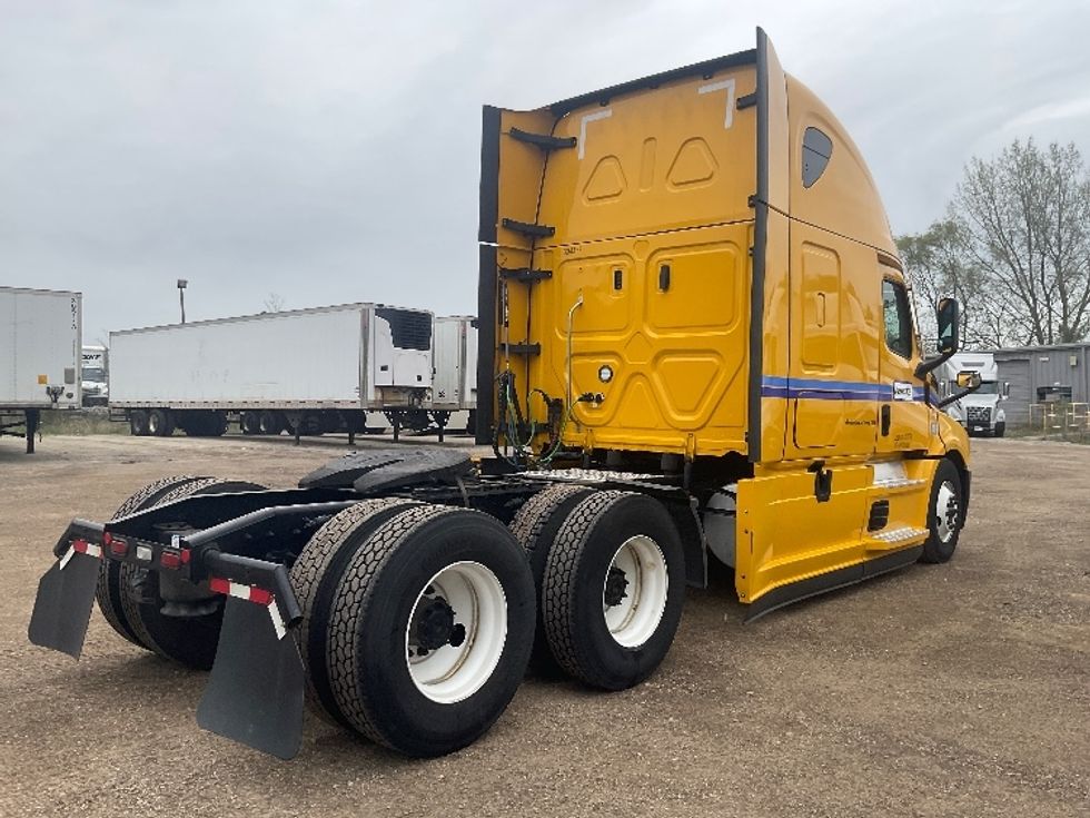 Sleeper Tractor-Heavy Duty Tractors-Freightliner-2022-T12664ST-South Bend-IN-438,281\n\t\tmiles-$ 69,500 - Image 7