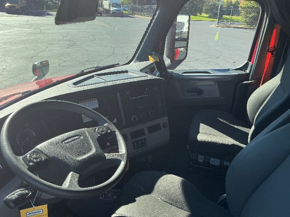 Sleeper Tractor-Heavy Duty Tractors-Freightliner-2022-T12664ST-South Bend-IN-509,424\n\t\tmiles-$ 66,000 - Image 10