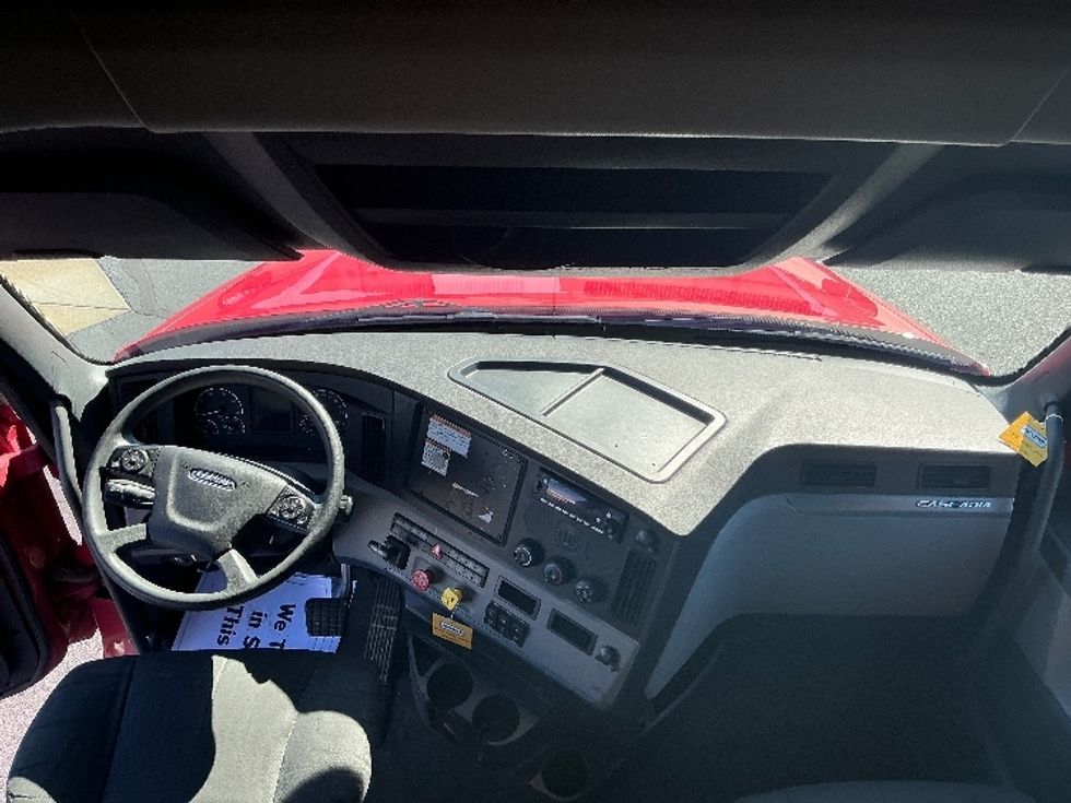 Sleeper Tractor-Heavy Duty Tractors-Freightliner-2022-T12664ST-South Bend-IN-509,424\n\t\tmiles-$ 66,000 - Image 12