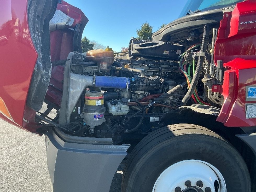 Sleeper Tractor-Heavy Duty Tractors-Freightliner-2022-T12664ST-South Bend-IN-509,424\n\t\tmiles-$ 66,000 - Image 21