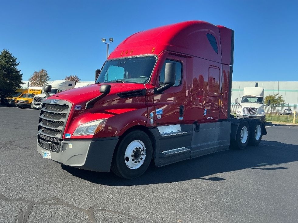 Sleeper Tractor-Heavy Duty Tractors-Freightliner-2022-T12664ST-South Bend-IN-509,424\n\t\tmiles-$ 66,000 - Image 3